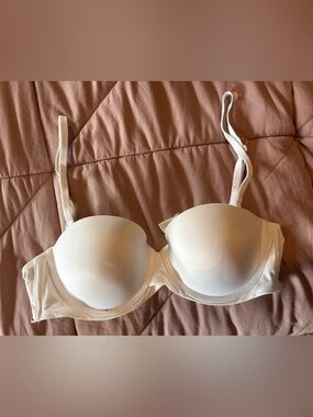 Maidenform White Seamless Molded T-Shirt Bra